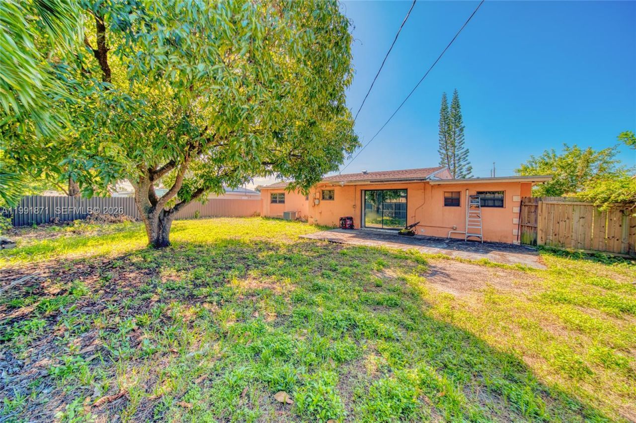 2451 NW 182nd Ter, Miami Gardens, FL 33056 Photo