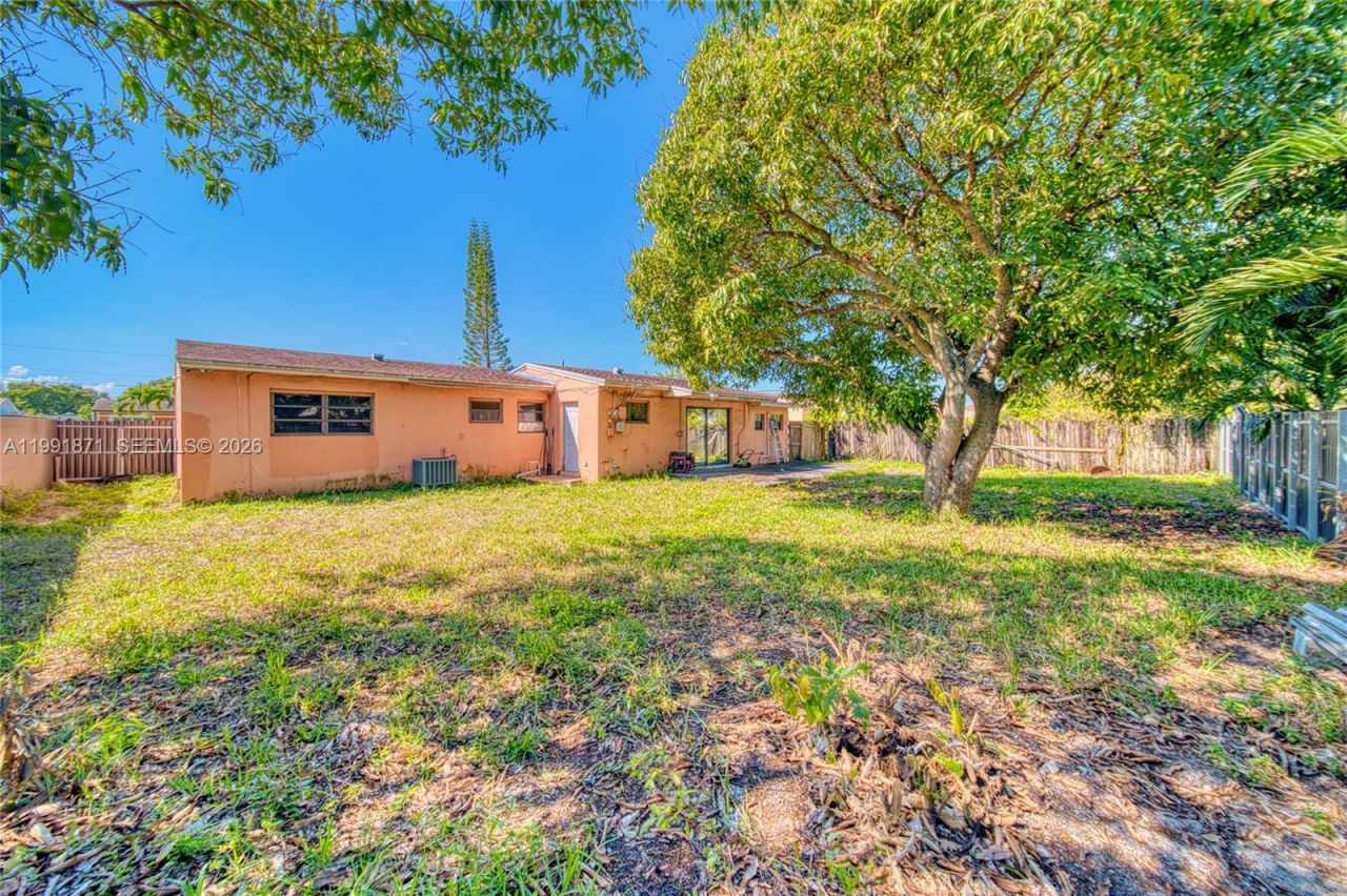 2451 NW 182nd Ter , Miami Gardens, FL 33056 Photo