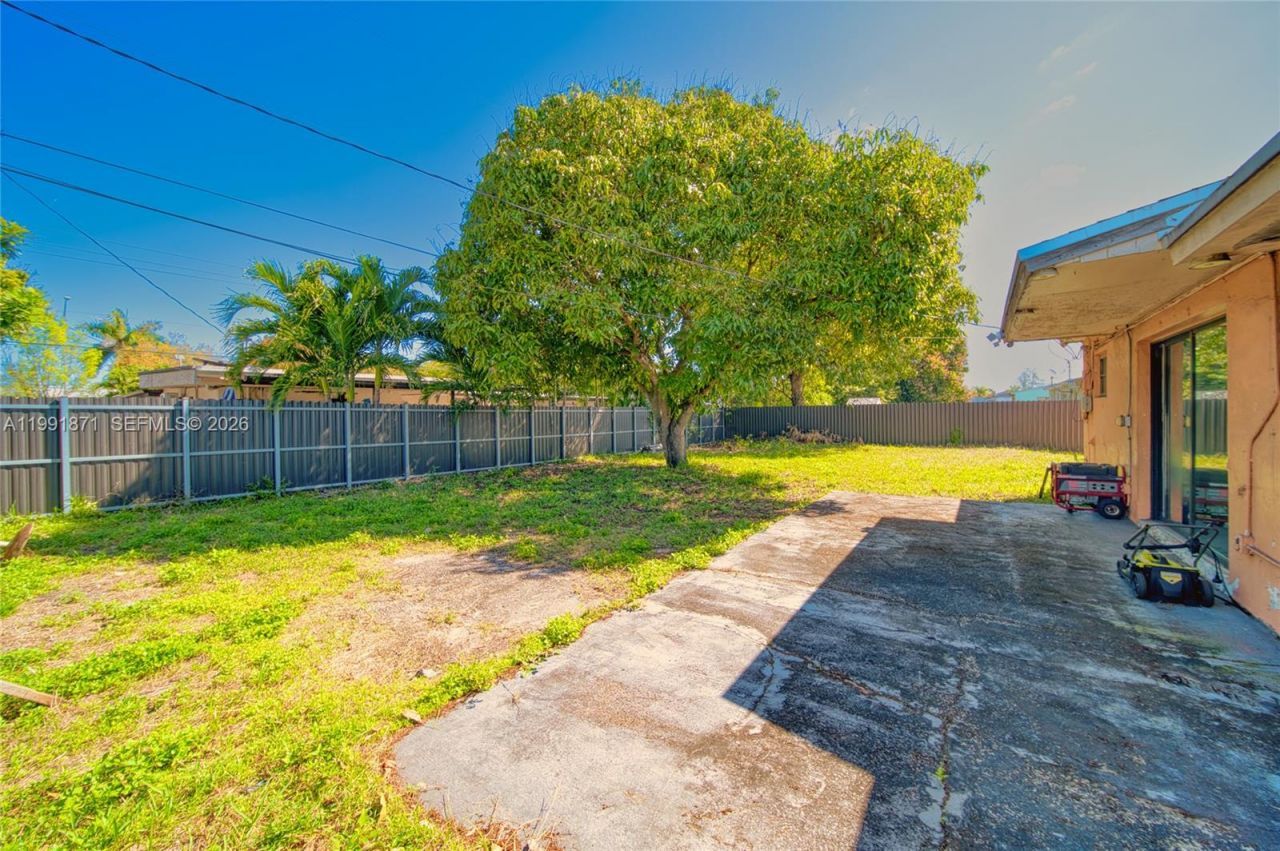 2451 NW 182nd Ter, Miami Gardens, FL 33056 Photo