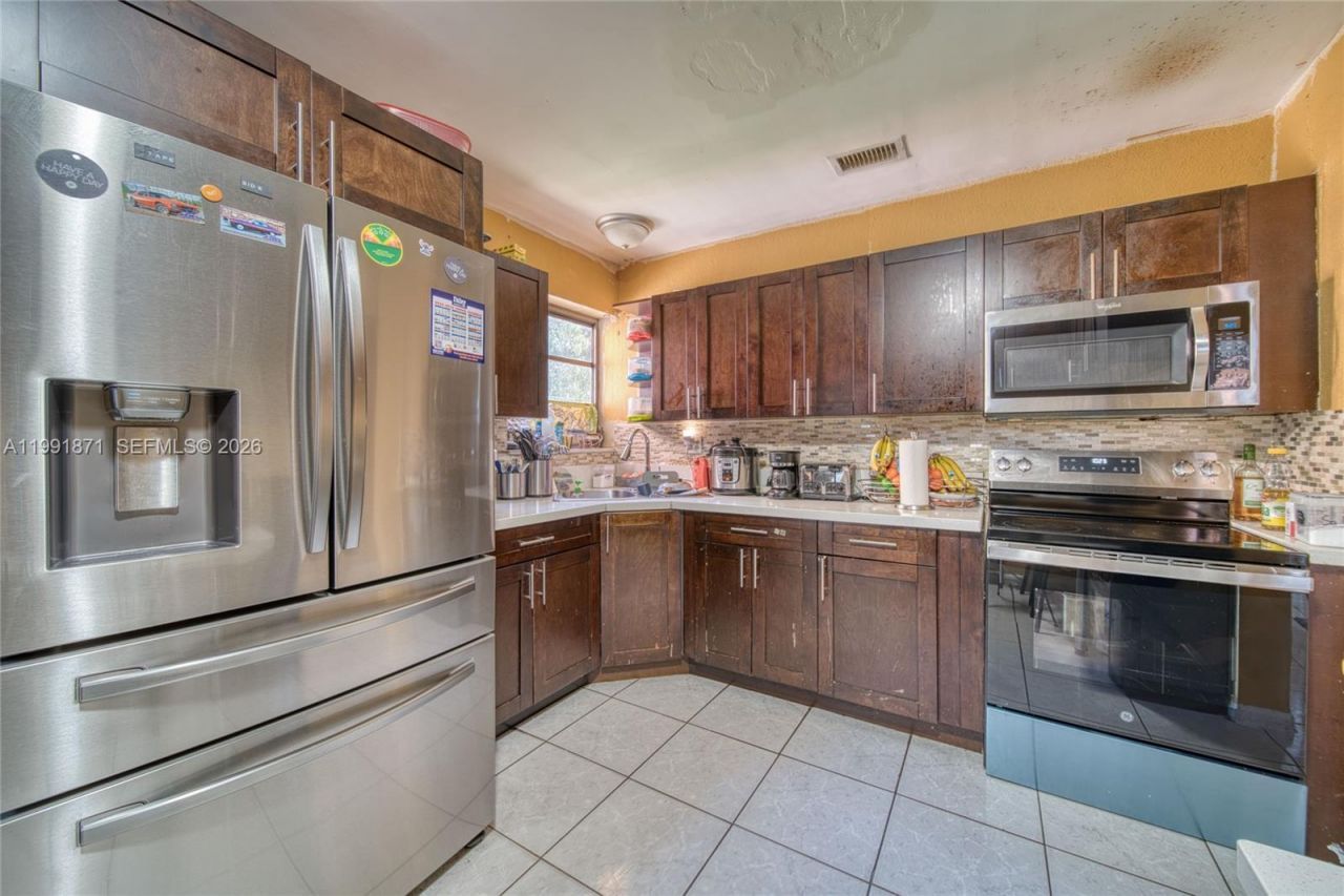 2451 NW 182nd Ter, Miami Gardens, FL 33056 Photo