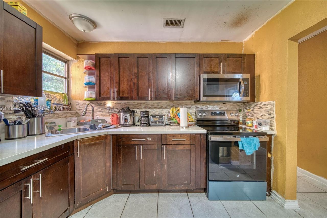 2451 NW 182nd Ter , Miami Gardens, FL 33056 Photo