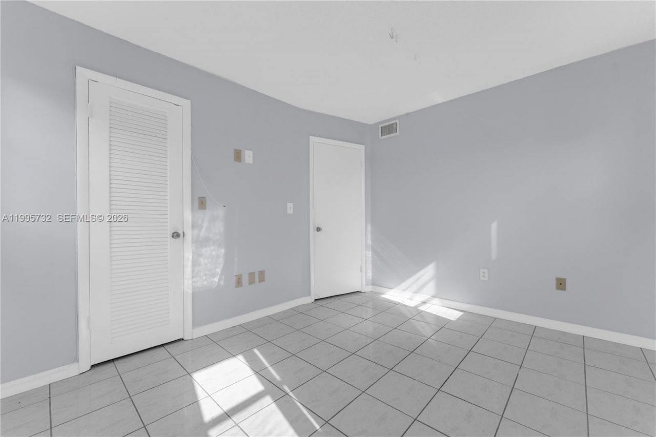 8280 Sunrise Lakes Blvd, Unit 301, Sunrise, FL 33322 Photo