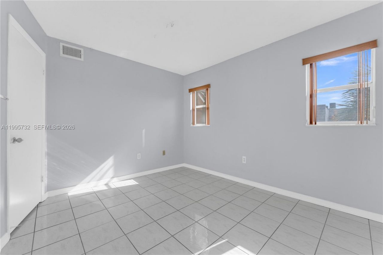 8280 Sunrise Lakes Blvd, Unit 301, Sunrise, FL 33322 Photo