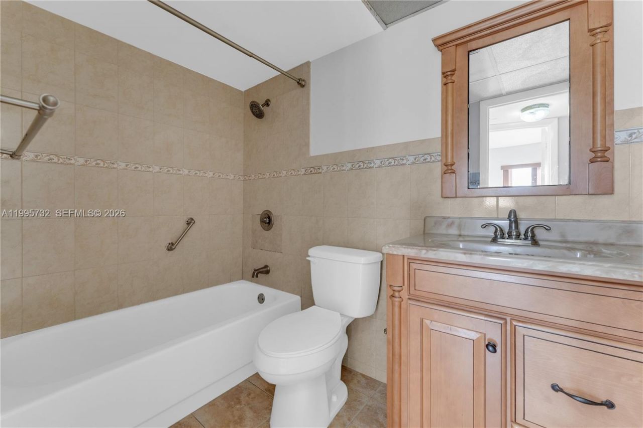 8280 Sunrise Lakes Blvd, Unit 301, Sunrise, FL 33322 Photo