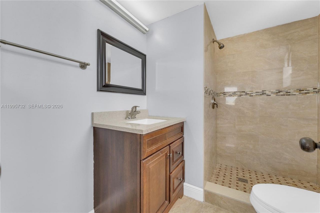 8280 Sunrise Lakes Blvd, Unit 301, Sunrise, FL 33322 Photo