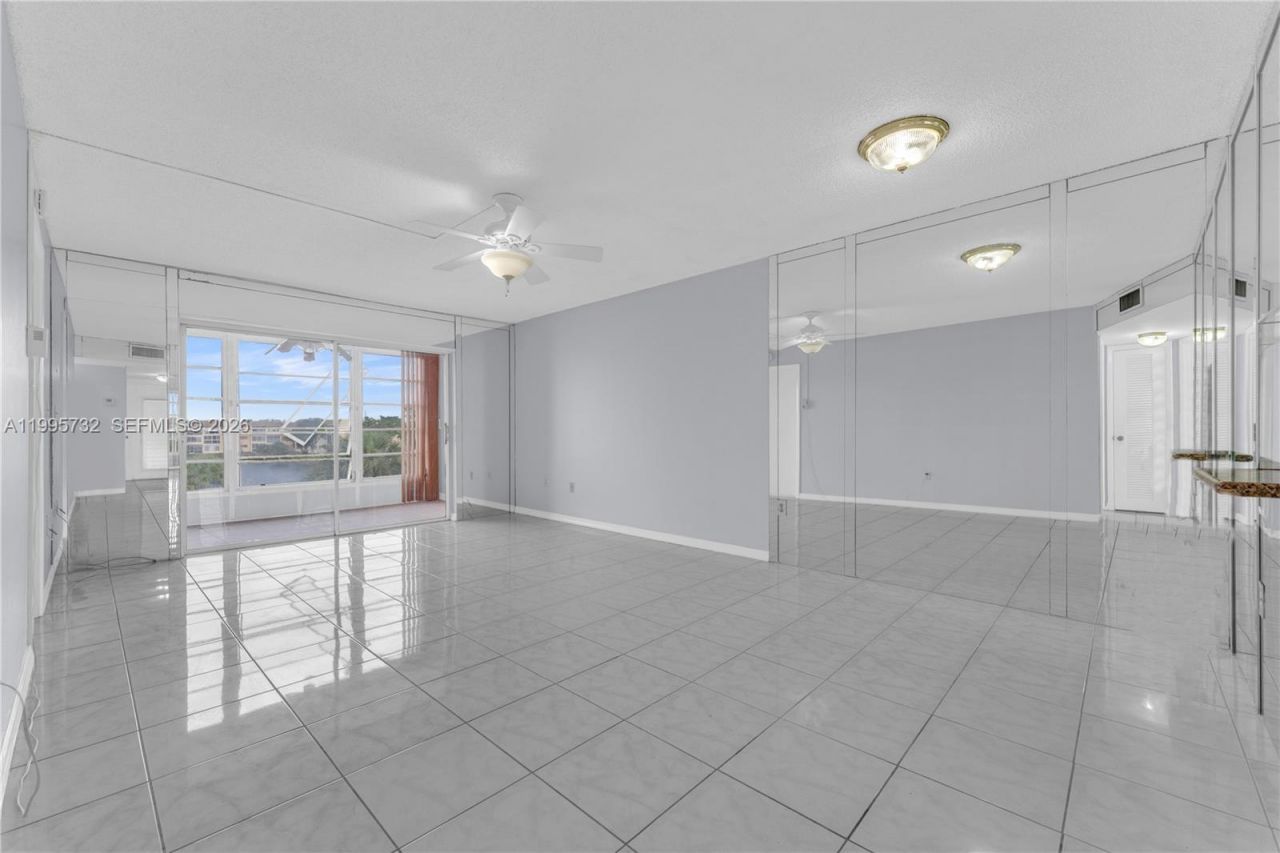 8280 Sunrise Lakes Blvd, Unit 301, Sunrise, FL 33322 Photo