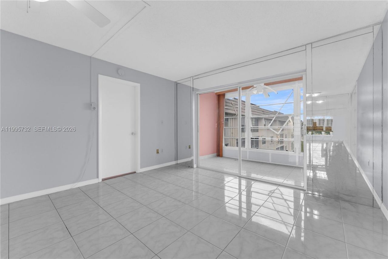 8280 Sunrise Lakes Blvd, Unit 301, Sunrise, FL 33322 Photo