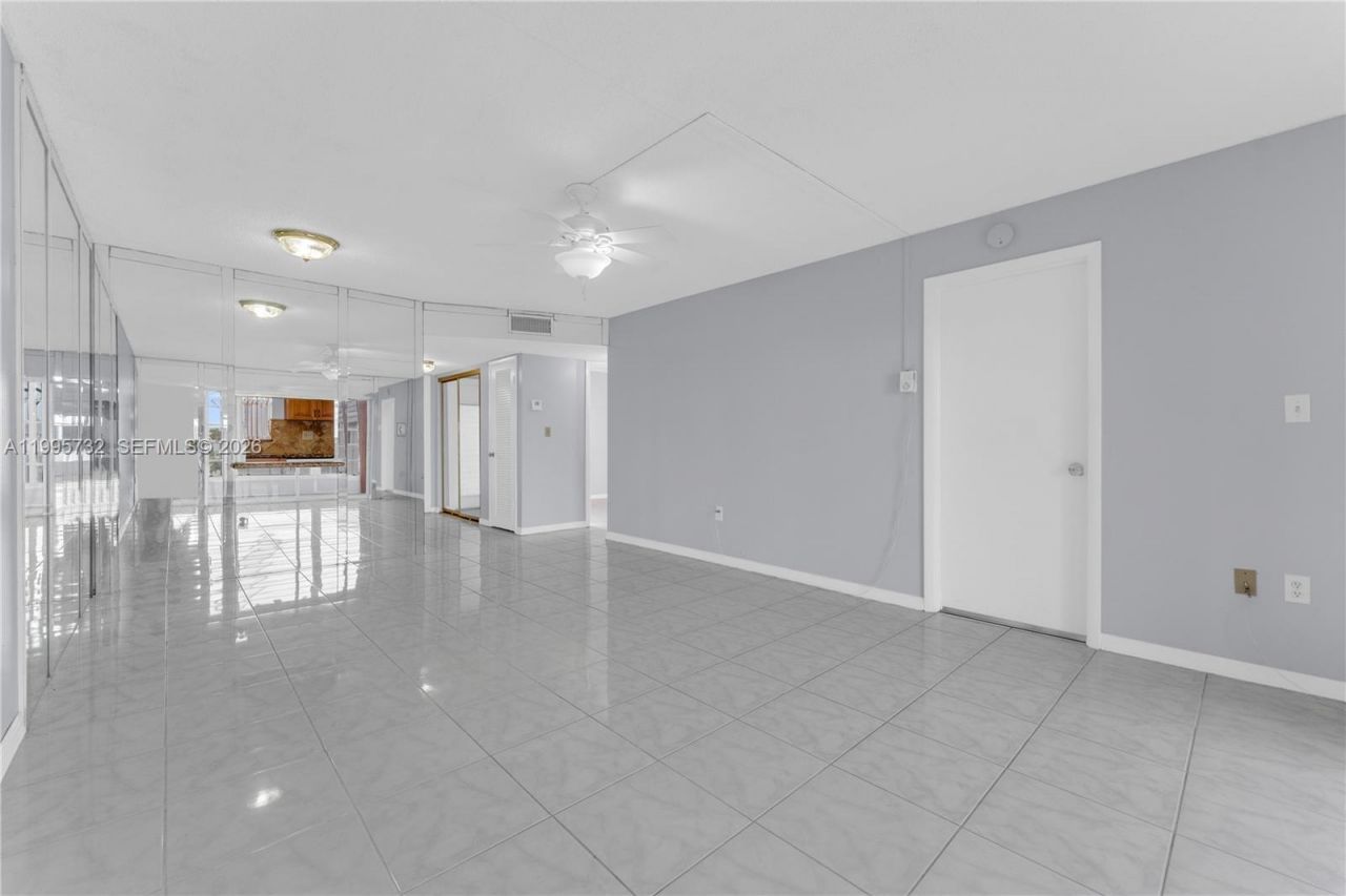 8280 Sunrise Lakes Blvd, Unit 301, Sunrise, FL 33322 Photo
