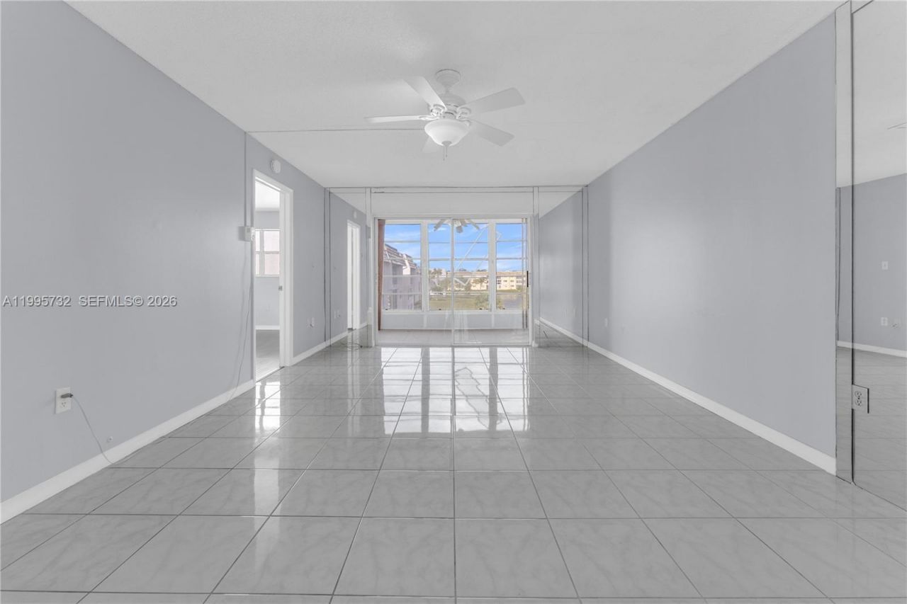 8280 Sunrise Lakes Blvd, Unit 301, Sunrise, FL 33322 Photo