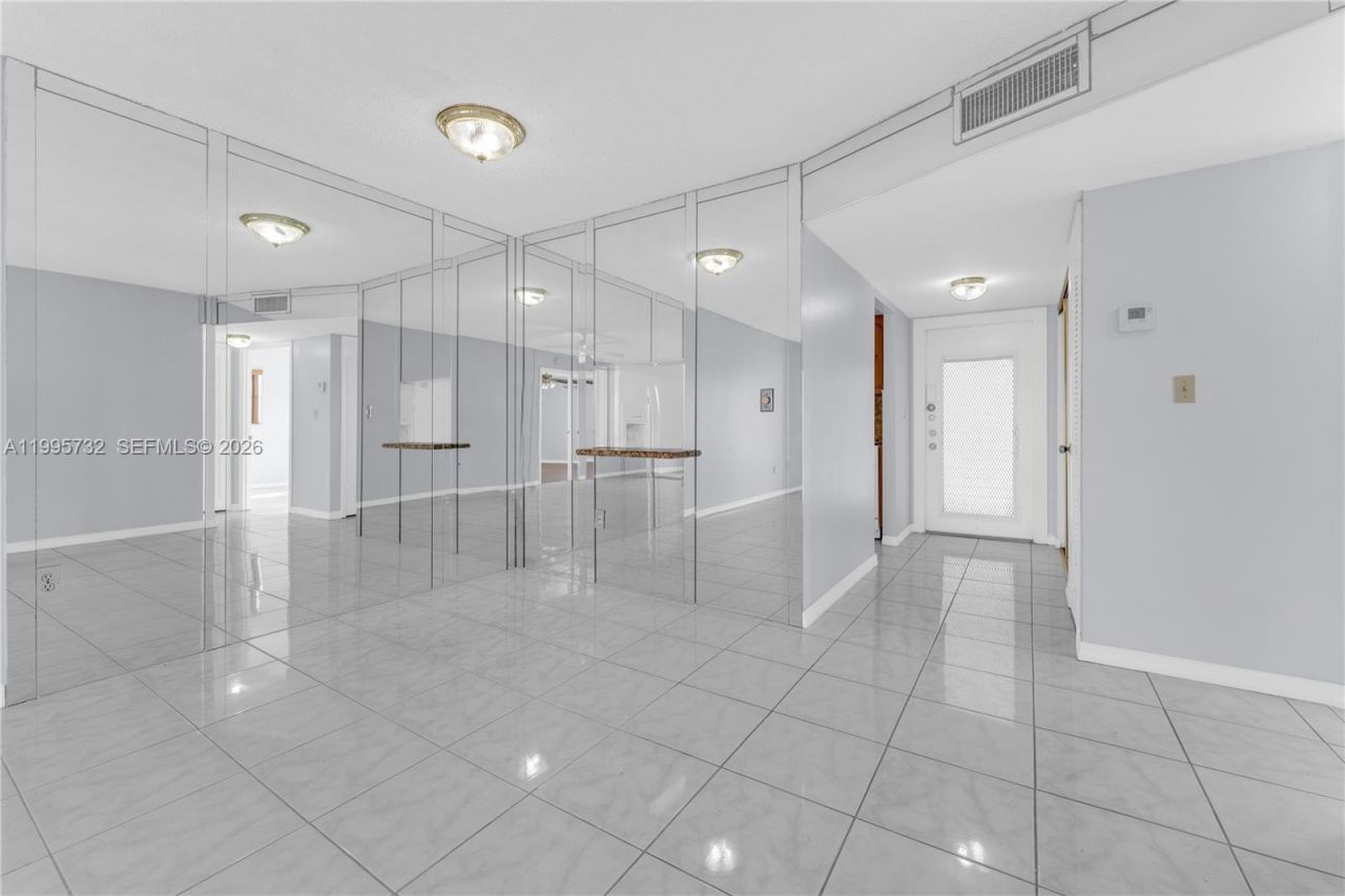 8280 Sunrise Lakes Blvd, Unit 301, Sunrise, FL 33322 Photo