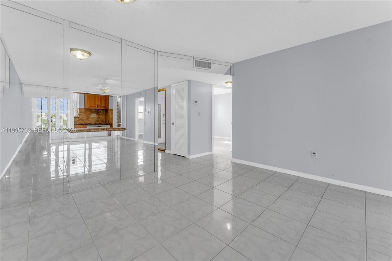 8280 Sunrise Lakes Blvd, Unit 301, Sunrise, FL 33322 Photo