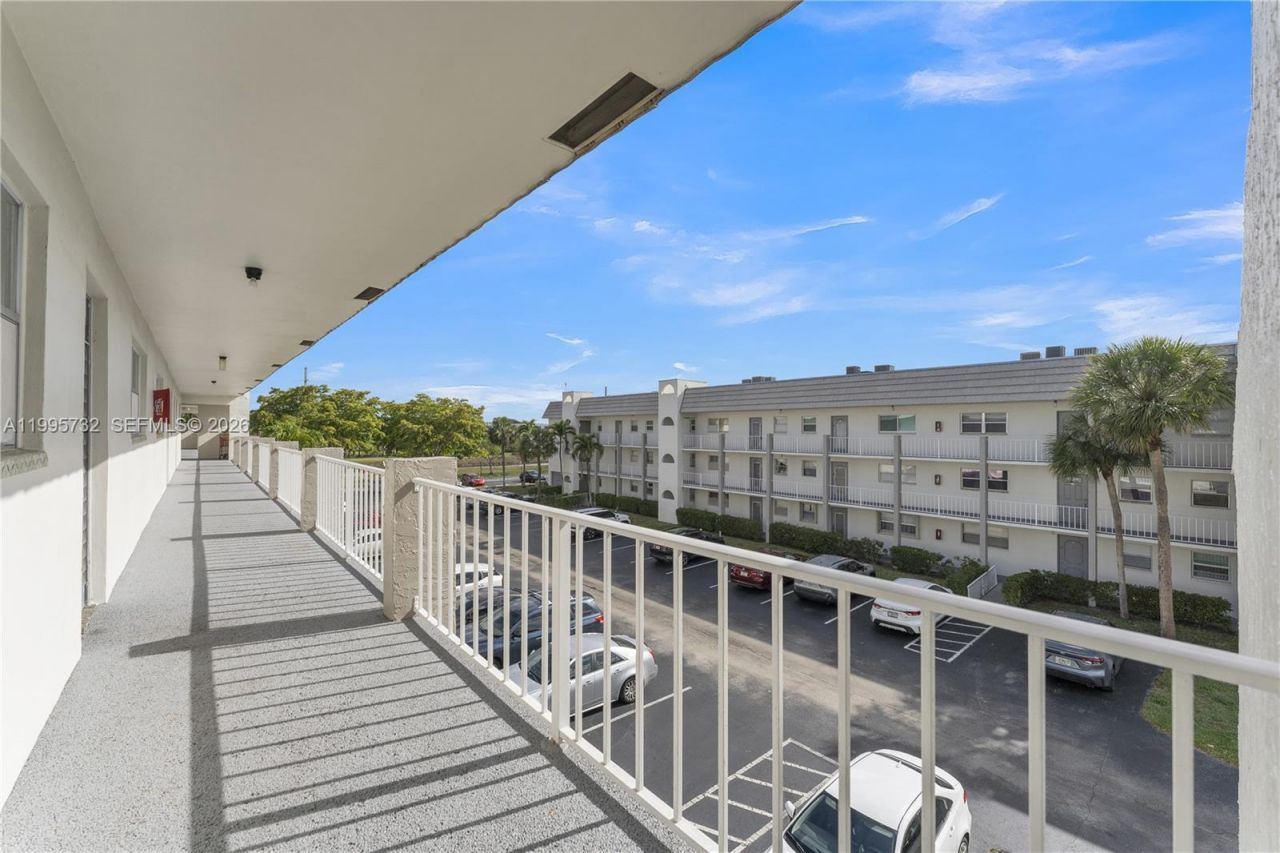 8280 Sunrise Lakes Blvd, Unit 301, Sunrise, FL 33322 Photo