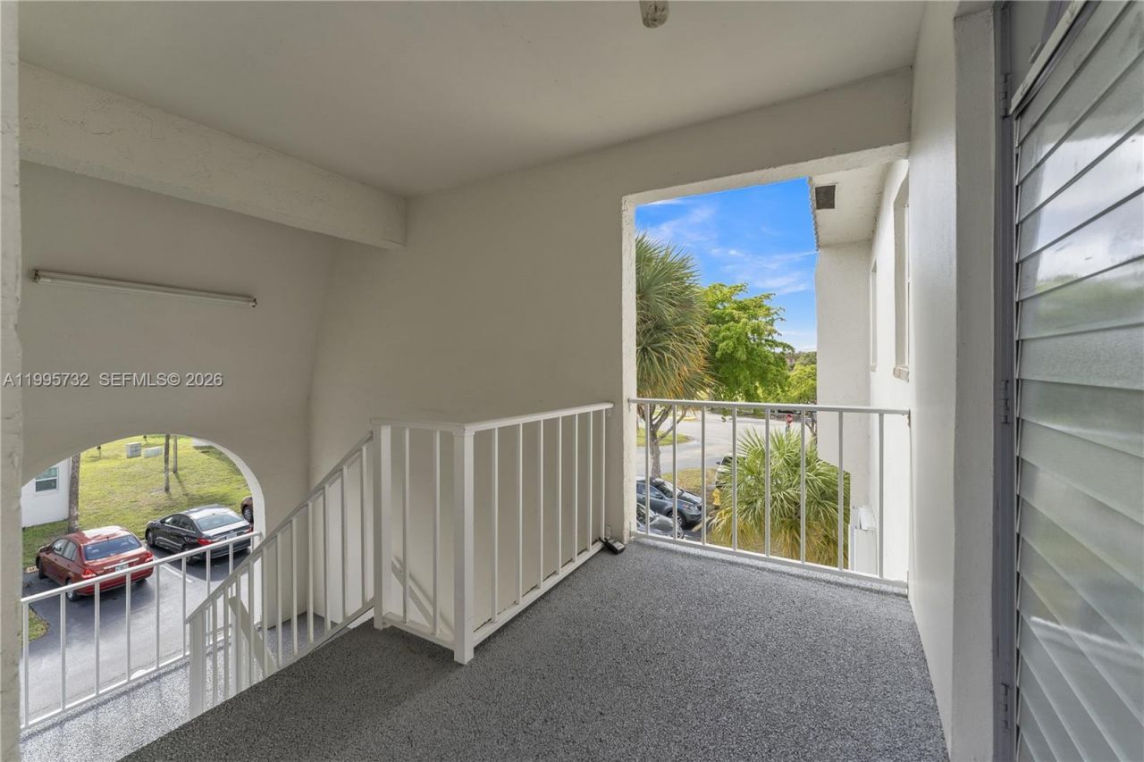 8280 Sunrise Lakes Blvd, Unit 301, Sunrise, FL 33322 Photo