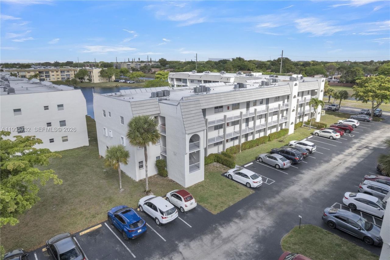 8280 Sunrise Lakes Blvd, Unit 301, Sunrise, FL 33322 Photo