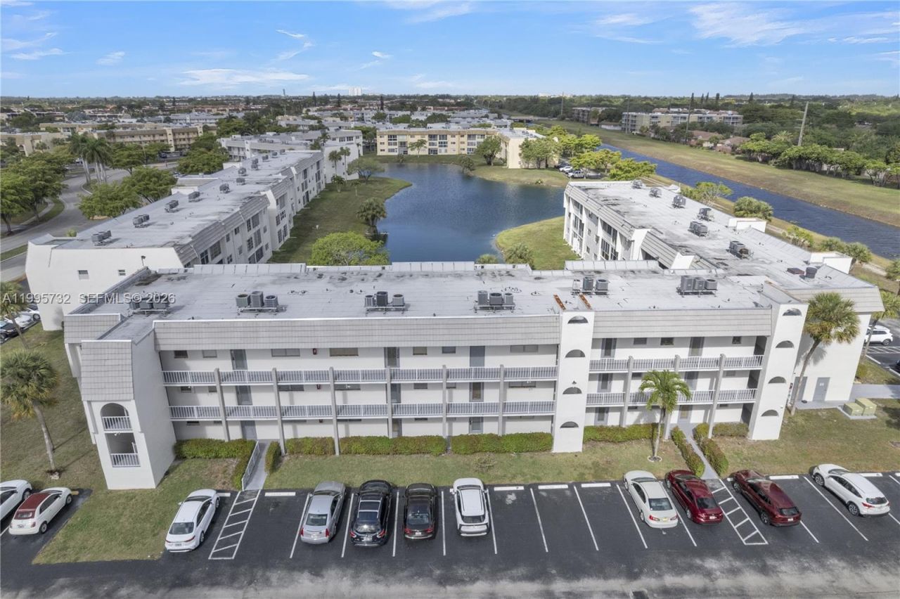 8280 Sunrise Lakes Blvd, Unit 301, Sunrise, FL 33322 Photo