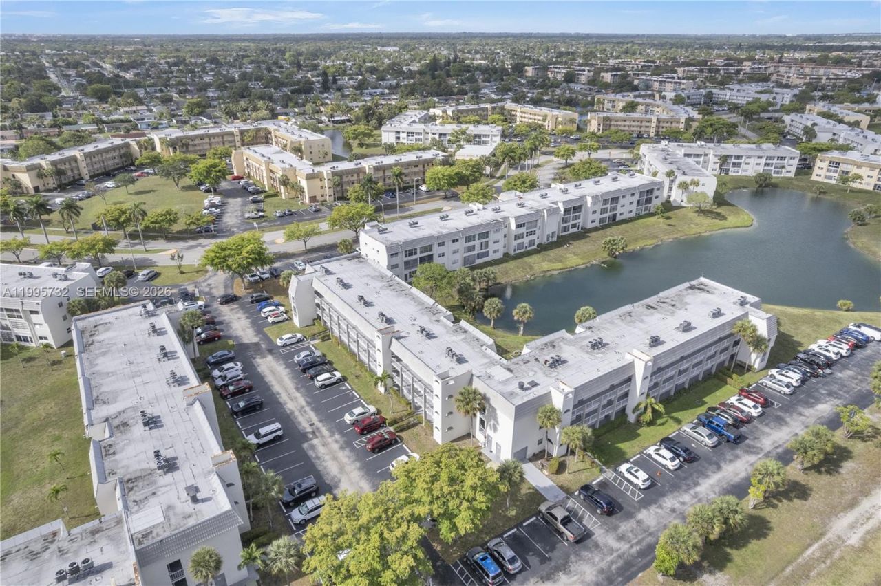 8280 Sunrise Lakes Blvd, Unit 301, Sunrise, FL 33322 Photo