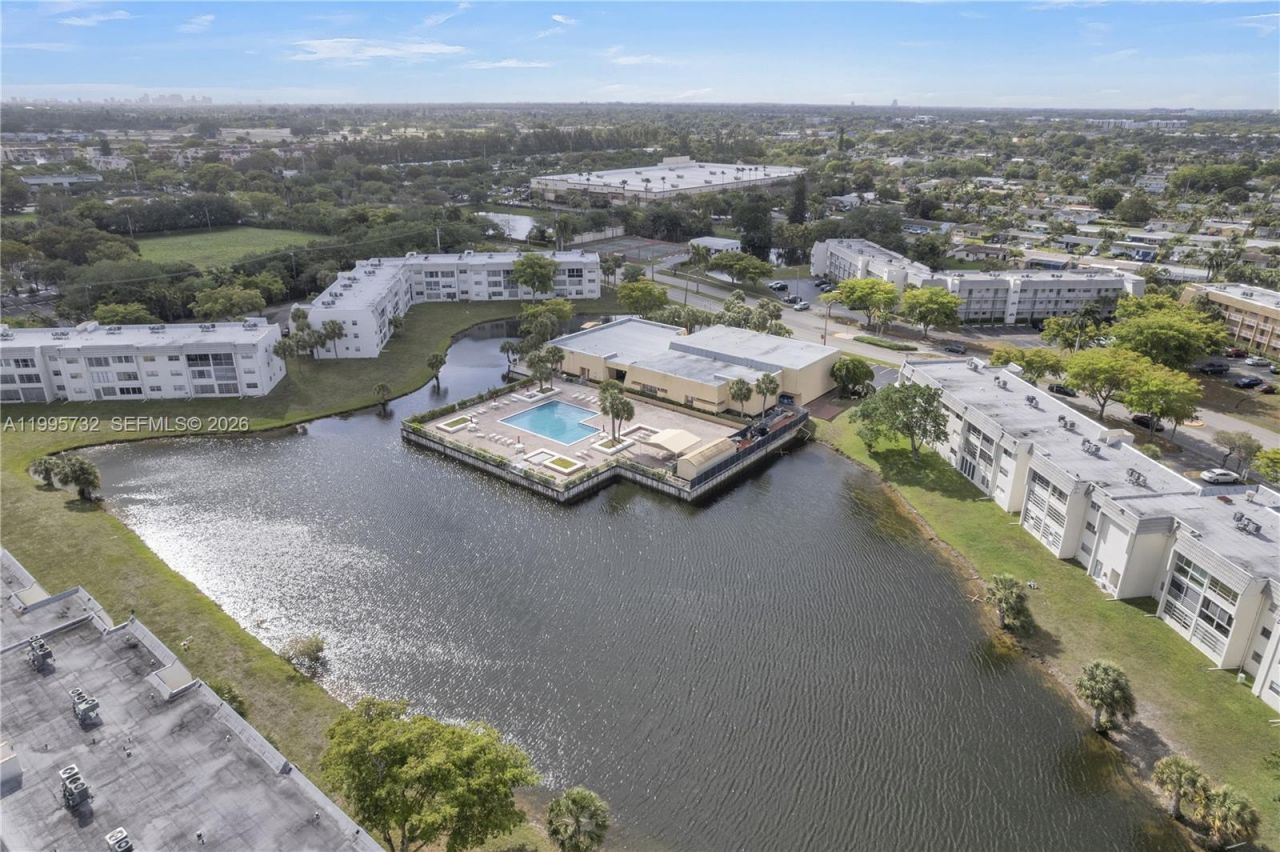 8280 Sunrise Lakes Blvd, Unit 301, Sunrise, FL 33322 Photo