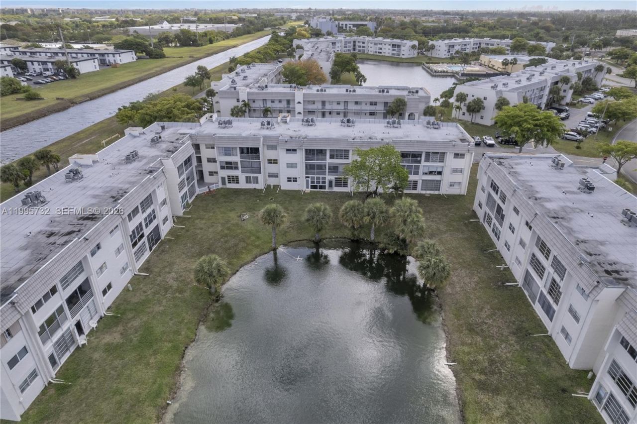 8280 Sunrise Lakes Blvd, Unit 301, Sunrise, FL 33322 Photo