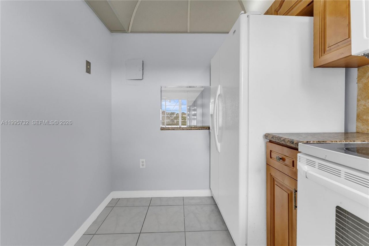 8280 Sunrise Lakes Blvd, Unit 301, Sunrise, FL 33322 Photo