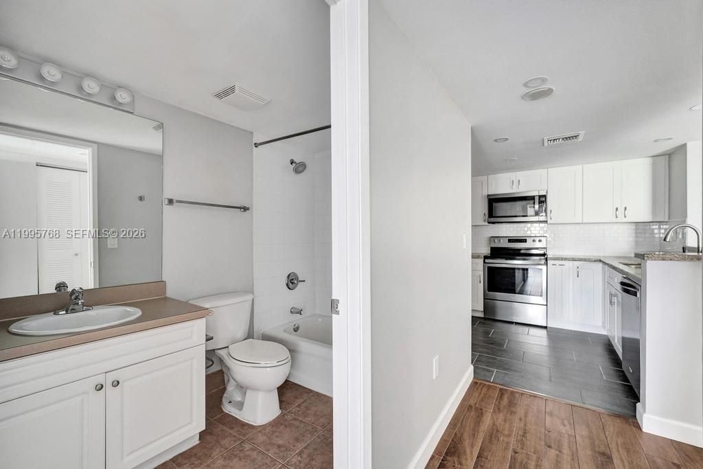 520 SE 5th Ave , Unit 2408, Fort Lauderdale, FL 33301 Photo