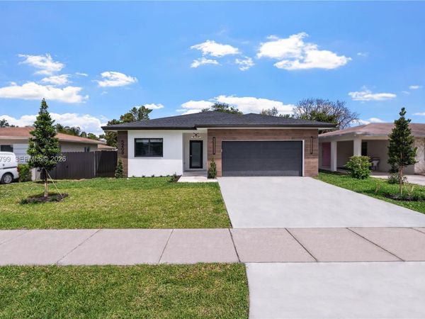 5209 SW 22nd St, West Park, FL 33023