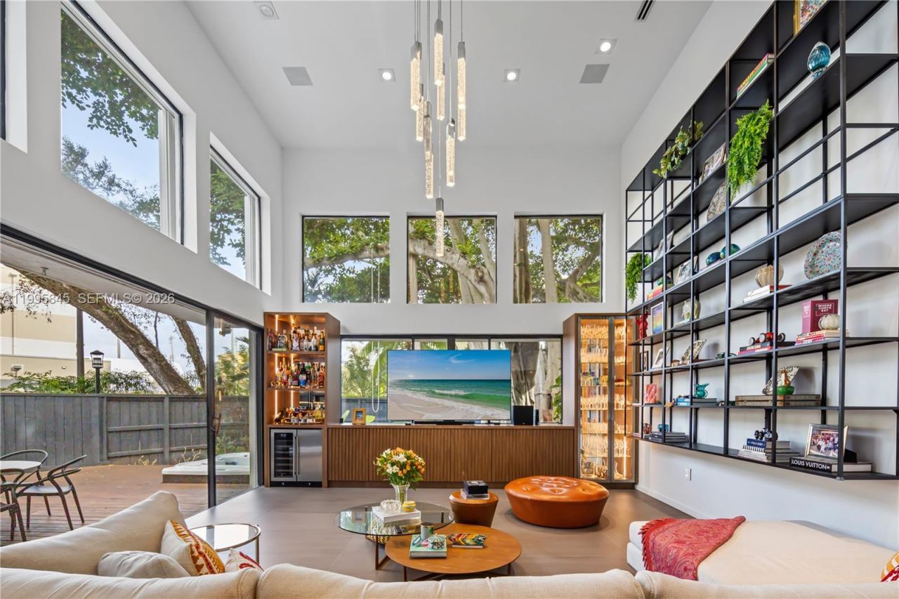 4002 Kumquat Ave, Miami, FL 33133 Photo