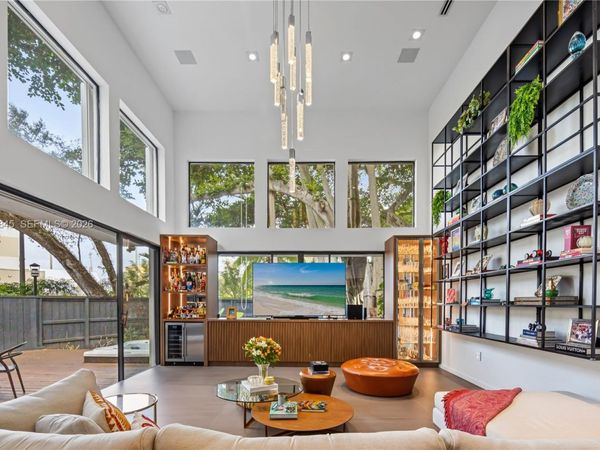 4002 Kumquat Ave, Miami, FL 33133