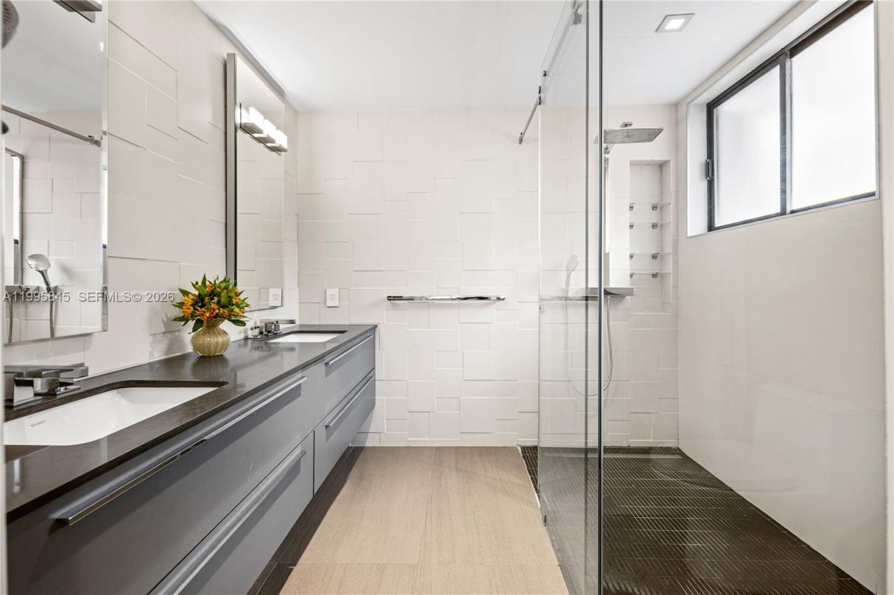 4002 Kumquat Ave, Miami, FL 33133 Photo