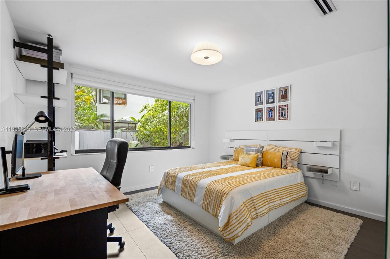 4002 Kumquat Ave, Miami, FL 33133 Photo