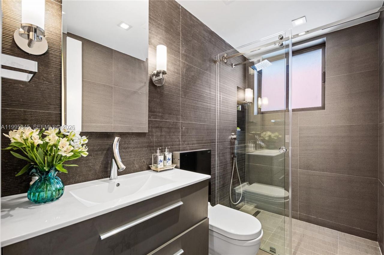 4002 Kumquat Ave, Miami, FL 33133 Photo