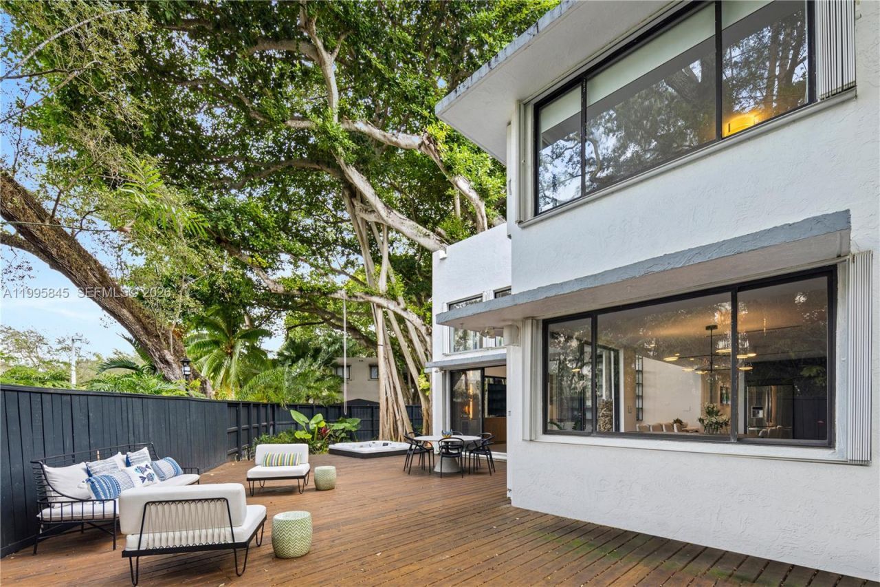 4002 Kumquat Ave, Miami, FL 33133 Photo