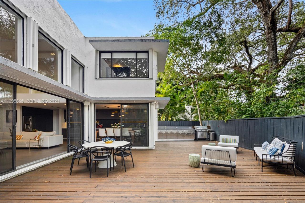 4002 Kumquat Ave, Miami, FL 33133 Photo