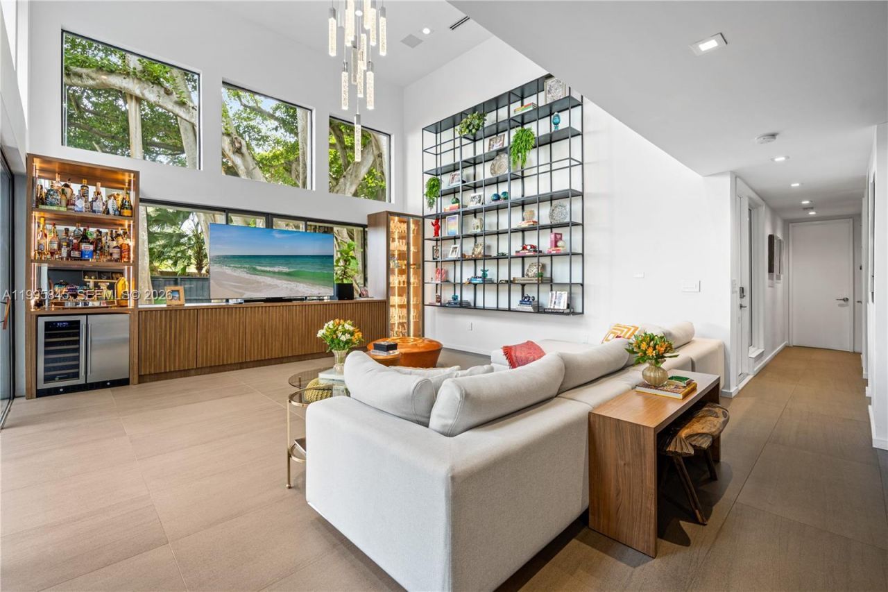 4002 Kumquat Ave, Miami, FL 33133 Photo