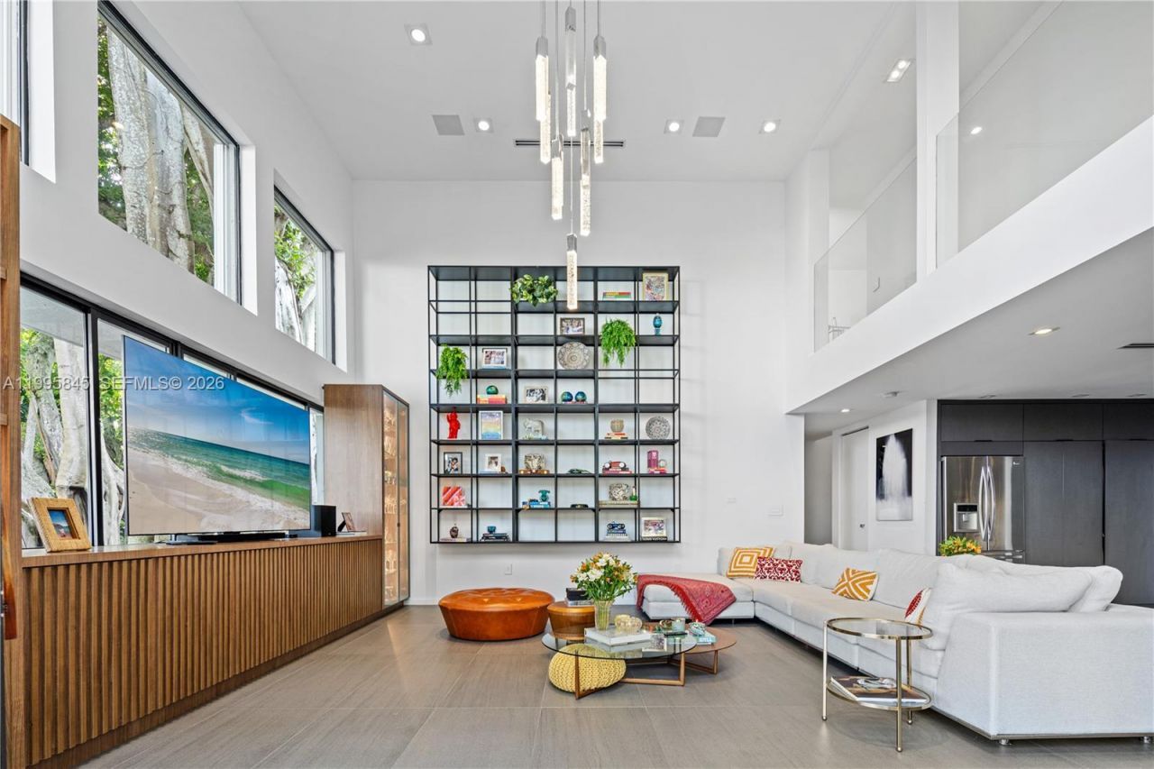 4002 Kumquat Ave, Miami, FL 33133 Photo