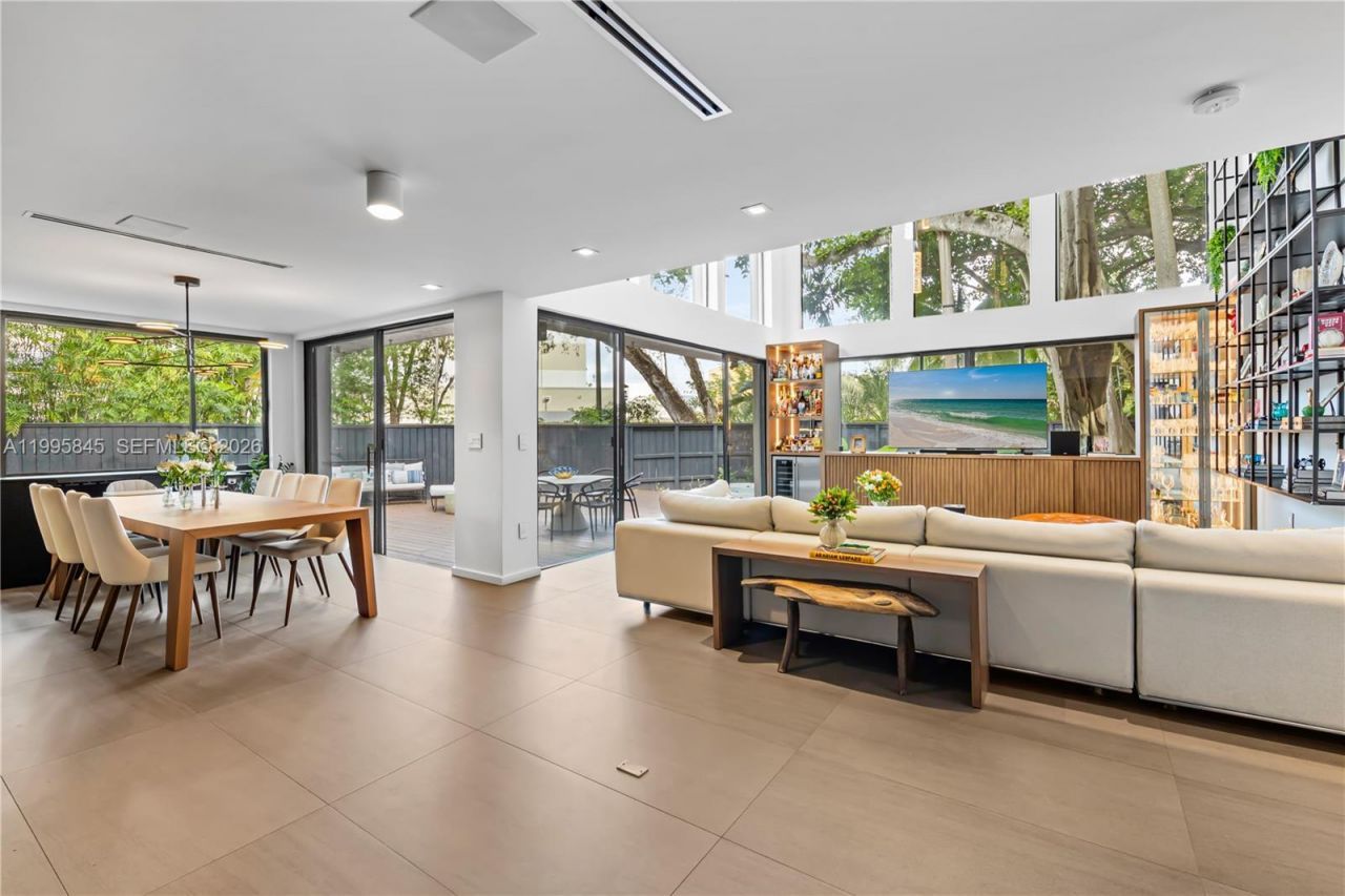 4002 Kumquat Ave, Miami, FL 33133 Photo