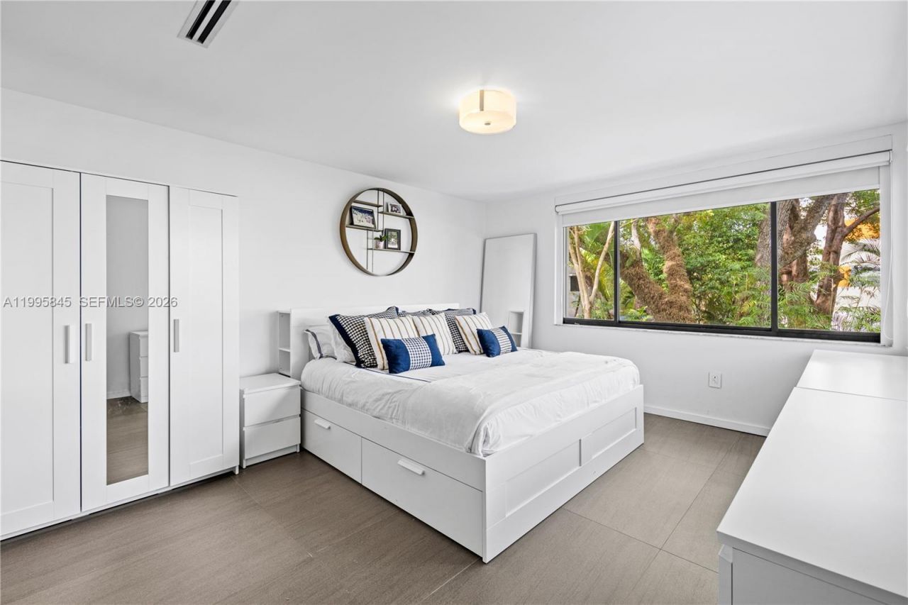 4002 Kumquat Ave, Miami, FL 33133 Photo