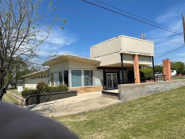 1306 13th Street , Bridgeport, TX 76426