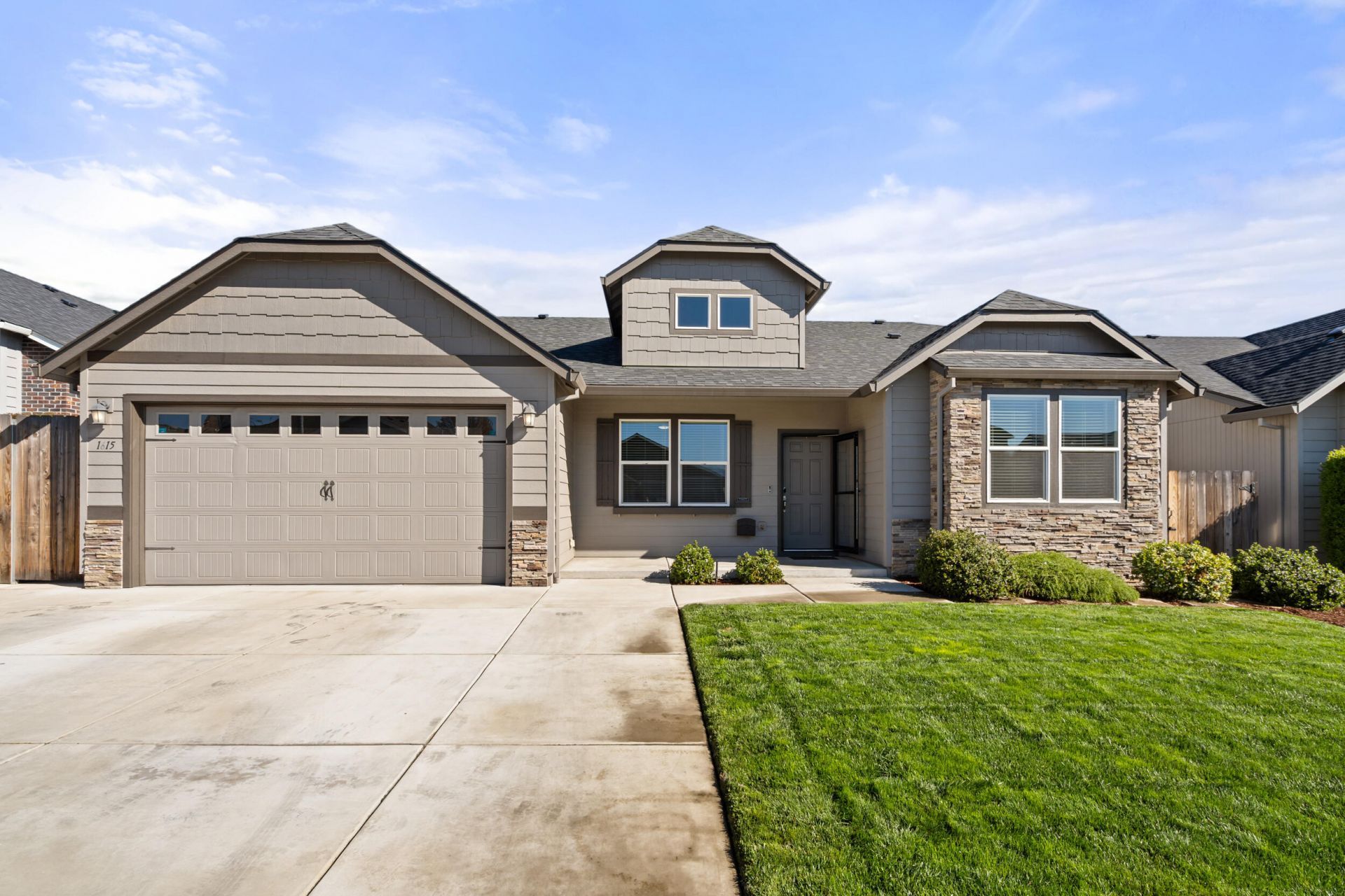 1615 Pearl Eye Lane, Medford, OR 97504 Main Photo