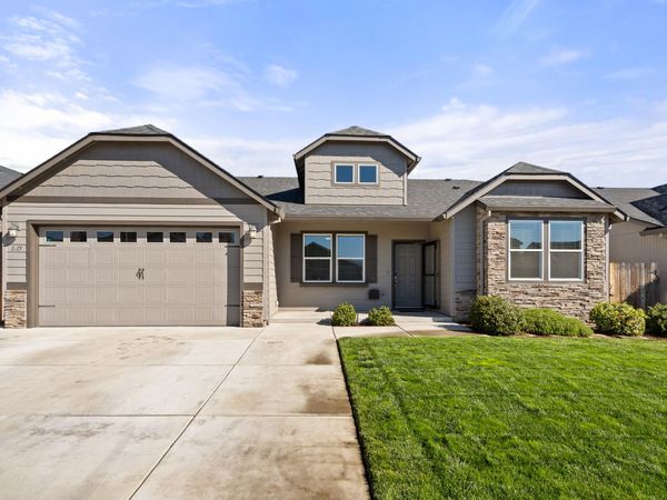 1615 Pearl Eye Lane, Medford, OR 97504