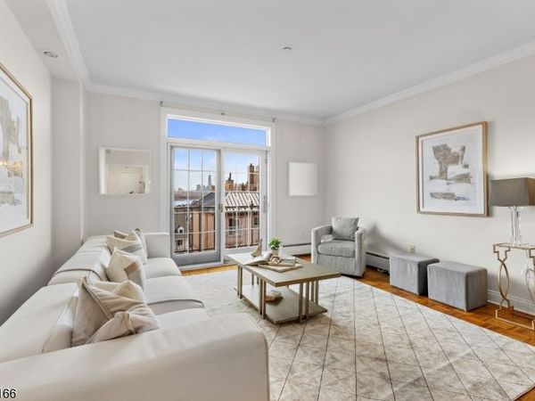 20766 Shearwater Ct, Jersey, NJ 07305