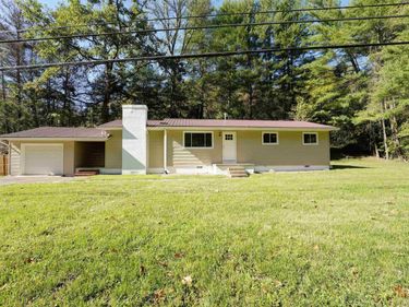 303 Rocky Step Road, Scott Depot, WV 25560