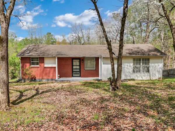 751 Hogan Rd , Clarksville, TN 37043