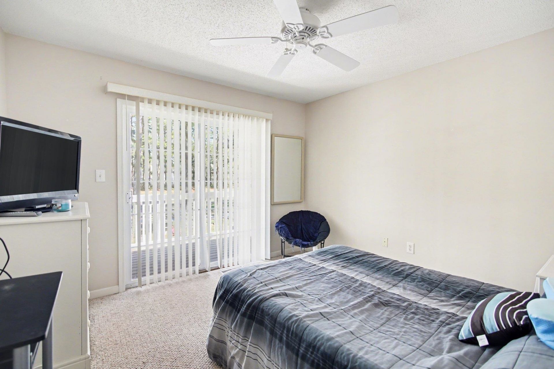 425 Colonial Trace Dr. Photo 14