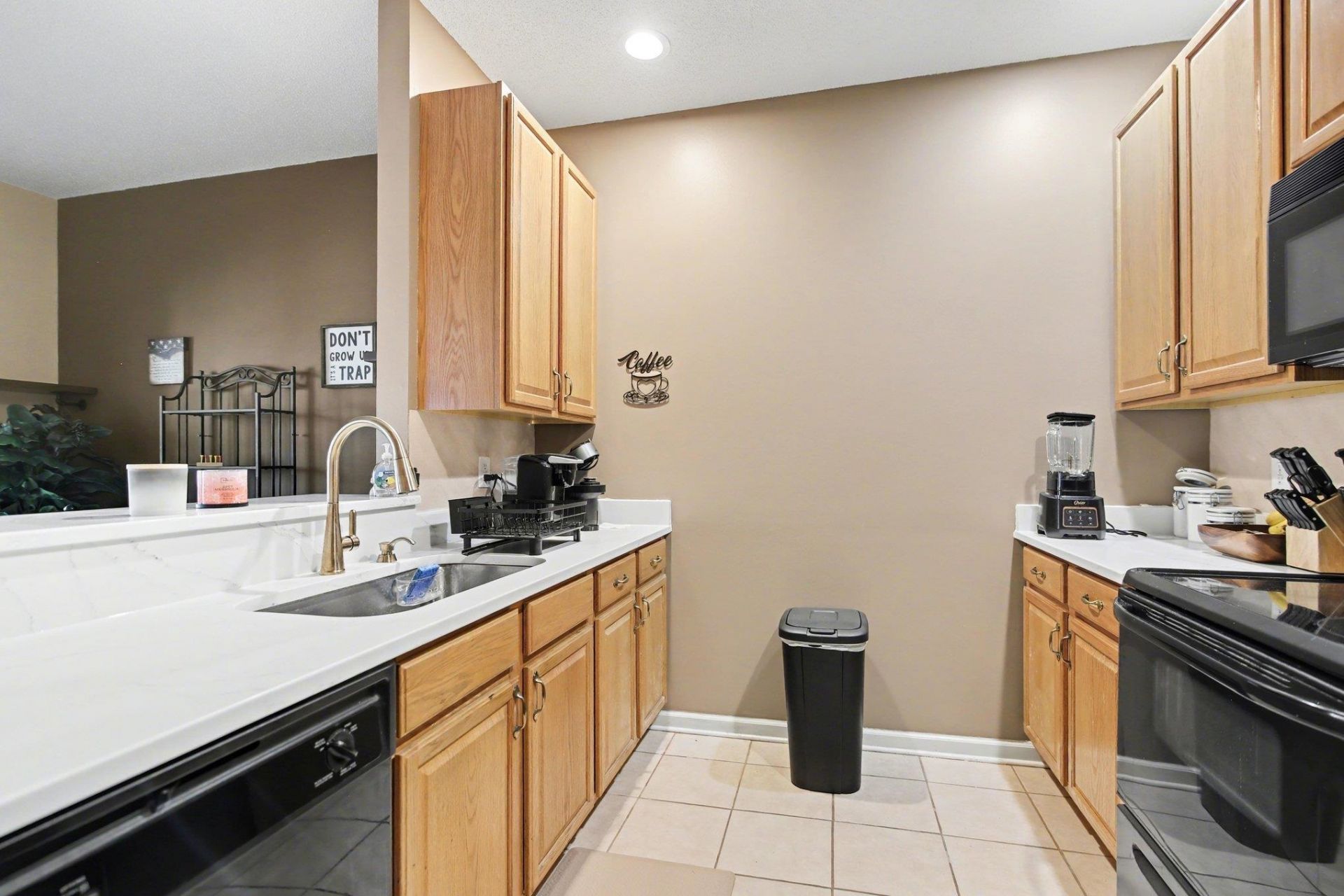 425 Colonial Trace Dr. Photo 7