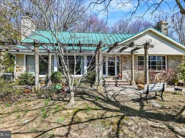 211 ORCHARD ROAD, FLEETWOOD, PA 19522