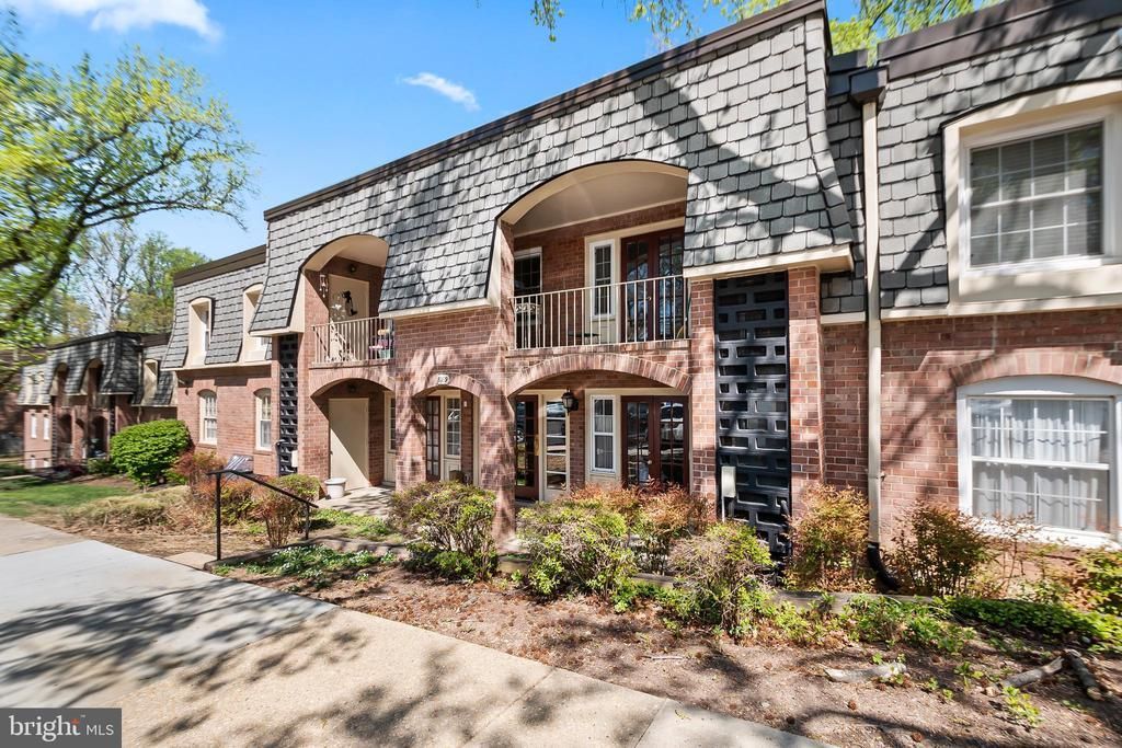 8229 Kings Charter Lane, Unit D, Springfield, VA 22152 Main Photo