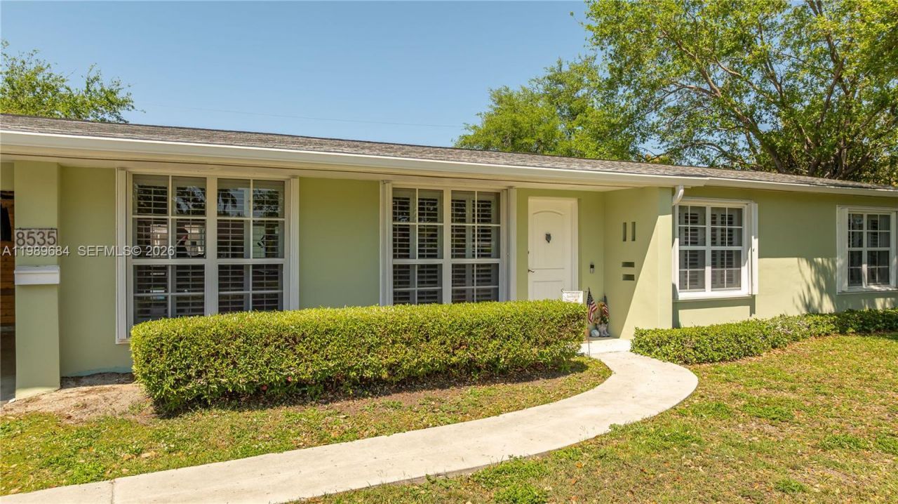 8535 SW 186th St , Cutler Bay, FL 33157 Photo