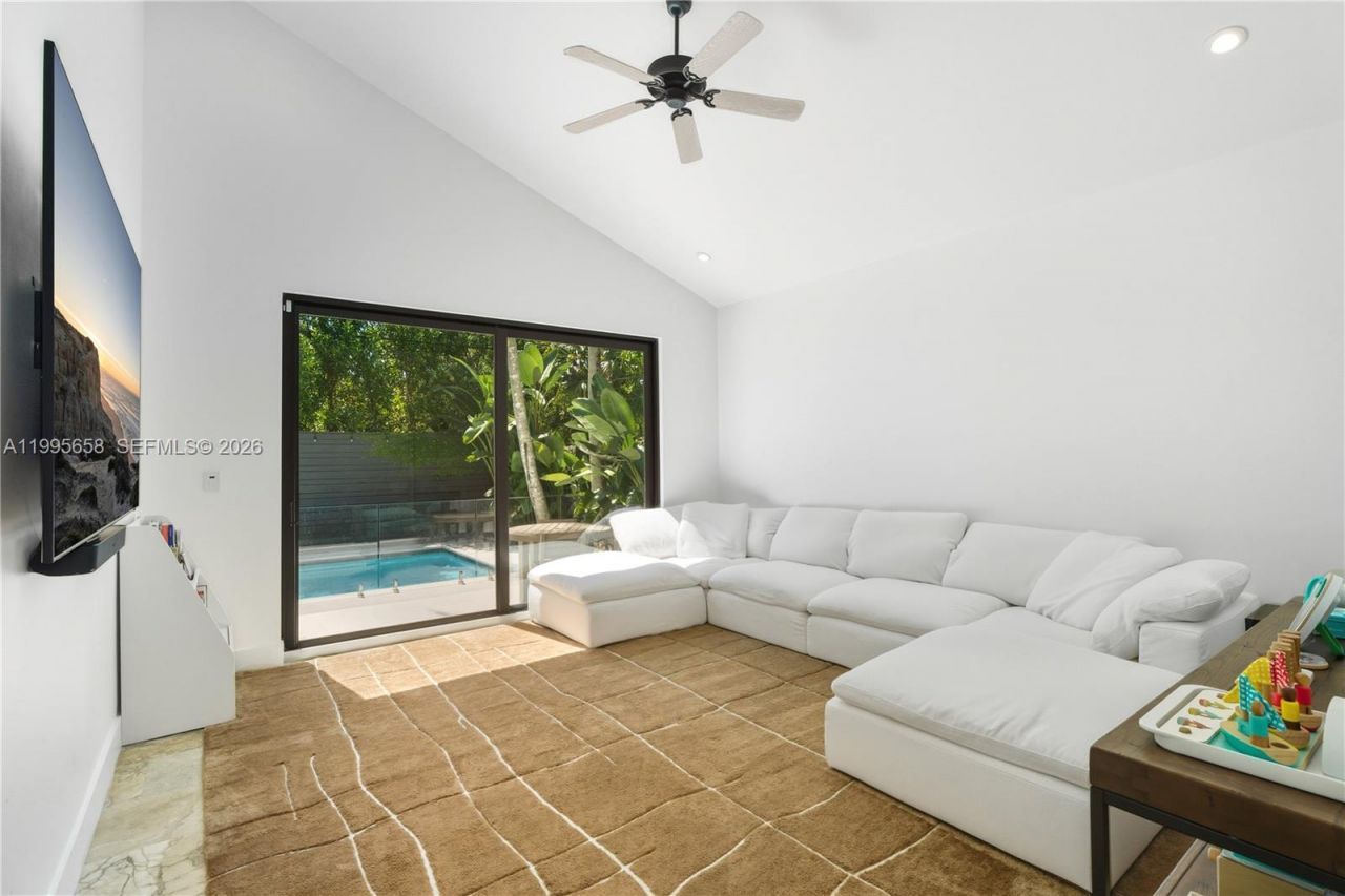 3782 El Prado Blvd, Unit 1, Miami, FL 33133 Photo