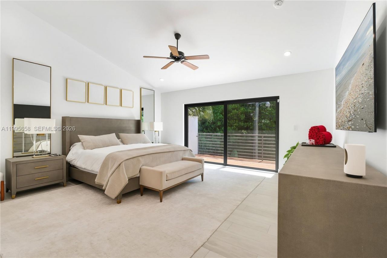 3782 El Prado Blvd, Unit 1, Miami, FL 33133 Photo