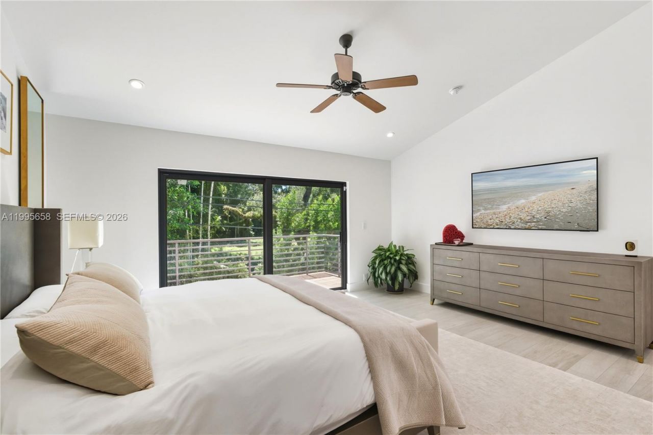 3782 El Prado Blvd, Unit 1, Miami, FL 33133 Photo